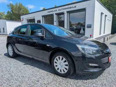 Gebraucht Opel Astra Selection 116 PS (85 kW) 2015 Schwarz Limousine