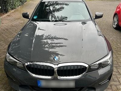 Grau Gebraucht 2021 BMW 320 Kombi | 22.990 € (Guter Preis)