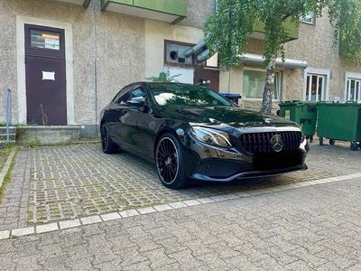 Schwarz Gebraucht 2017 Mercedes E220 Limousine | 25.000 € (Etwas zu teuer)
