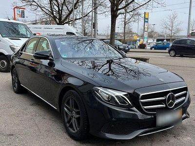 Gebraucht Mercedes E220 194 PS (142 kW) 2019 Schwarz Limousine