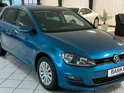 Gebraucht VW Golf VII Comfortline 105 PS (77 kW) 2013 Blau Limousine