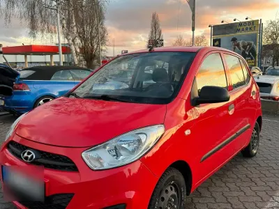 Gebraucht Hyundai i10 69 PS (50 kW) 2013 Rot Kleinwagen