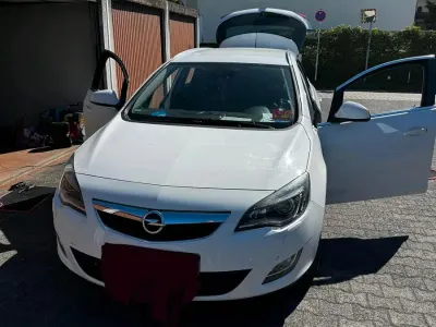 Second-hand Opel Astra 165 CP (121 kW) 2011 Alb Break