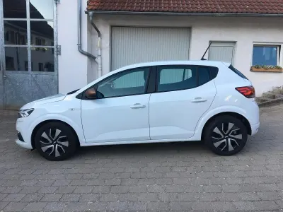 Gebraucht Dacia Sandero Essentiel 67 PS (49 kW) 2024 Weiß Limousine