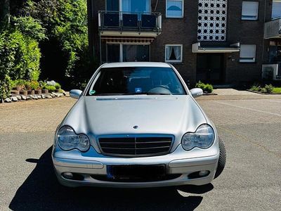 Gebraucht Mercedes 200 116 PS (85 kW) 2003 Silber Limousine
