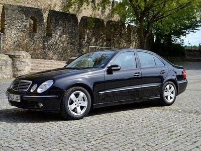 Second-hand Mercedes E350 Avantgarde 272 CP (200 kW) 2005 Negru Berlinǎ
