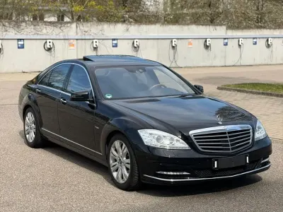 Używany Mercedes S400 299 KM (219 kW) 2011 Czarny Sedan/Limuzyna