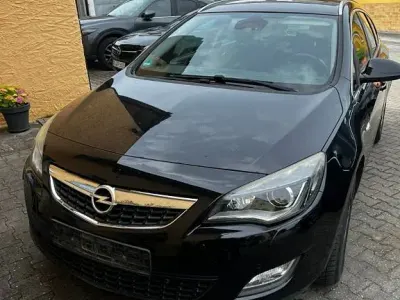 Gebraucht Opel Astra Innovation 125 PS (91 kW) 2011 Schwarz Kombi