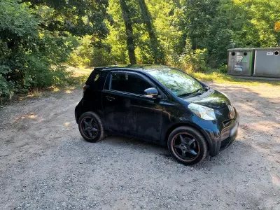Gebraucht Toyota iQ 90 PS (66 kW) 2011 Schwarz Kleinwagen