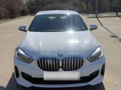 Gebraucht BMW 118 M Sport 136 PS (100 kW) 2021 Weiß Kleinwagen
