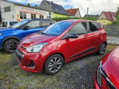 Gebraucht Hyundai i10 Passion Plus 67 PS (49 kW) 2019 Rot metallic Kleinwagen