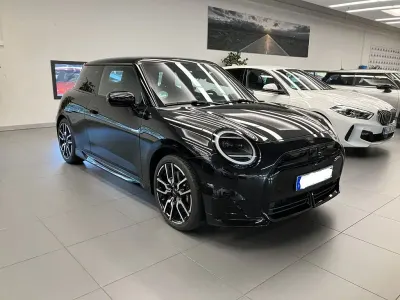 Gebraucht Mini Cooper SE 160 kW (218 PS) 2024 Schwarz Kleinwagen