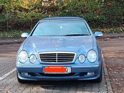 Blau Gebraucht 2002 Mercedes CLK200 Avantgarde Cabrio | 10.750 €