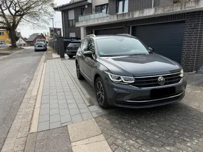 Gebraucht VW Tiguan United 150 PS (110 kW) 2021 Grau SUV