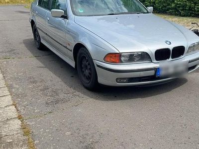 BMW 523