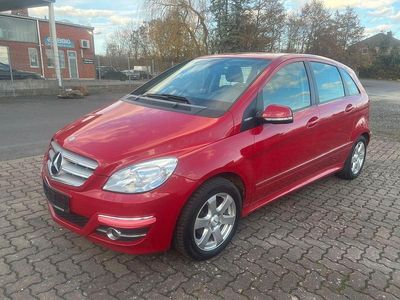 Gebraucht Mercedes B180 116 PS (85 kW) 2009 Rot Van / Kleinbus