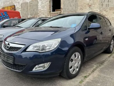 Gebraucht Opel Astra Design Edition 116 PS (85 kW) 2011 Blau Kombi