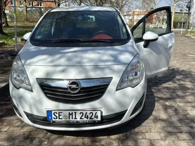Gebraucht Opel Meriva 102 PS (75 kW) 2011 Weiß Van / Kleinbus