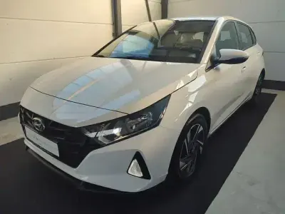 Gebraucht Hyundai i20 Pure 84 PS (61 kW) 2021 Weiß Kleinwagen