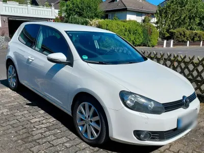 Gebraucht VW Golf VI 122 PS (89 kW) 2010 Weiß Kleinwagen