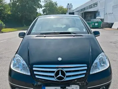 Gebraucht Mercedes A180 Urban 109 PS (80 kW) 2012 Schwarz Kleinwagen