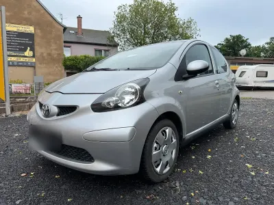 Gebraucht Toyota Aygo 68 PS (50 kW) 2007 Silber Kleinwagen