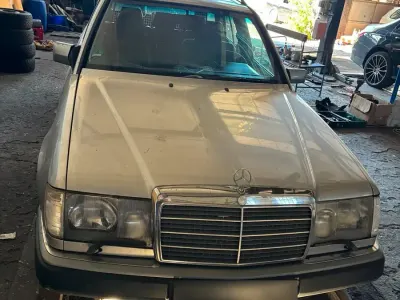 Gebraucht Mercedes E280 1993 Silber Kombi