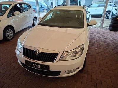 Bila candy/candyweiss Gebraucht 2013 Skoda Octavia Ambition Kombi | 3.350 € (Superpreis)