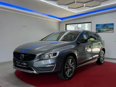 Używany Volvo V60 CC Momentum 245 KM (180 kW) 2017 Szary Kombi