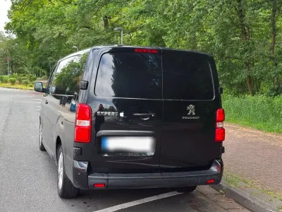 Gebraucht Peugeot Expert Premium 177 PS (130 kW) 2018 Schwarz Van