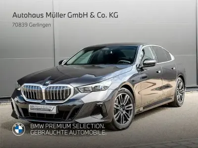 Gebraucht BMW 520 M Sport 208 PS (152 kW) 2025 Sophistograu brillant metalli Limousine