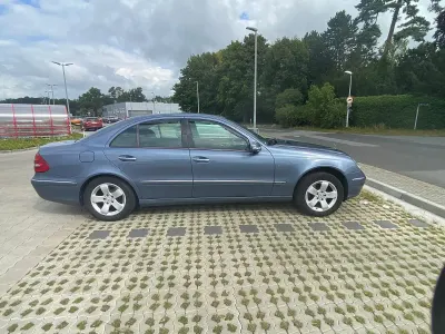Gebraucht Mercedes E200 122 PS (89 kW) 2003 Blau Limousine