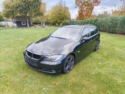 Gebraucht BMW 320 177 PS (130 kW) 2008 Schwarz Kombi