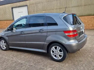 Gebraucht Mercedes B200 140 PS (102 kW) 2009 Grau Van / Kleinbus