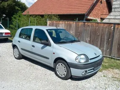 Gebraucht Renault Clio 58 PS (42 kW) 2000 Silber Limousine