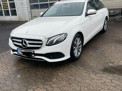 Weiß Gebraucht 2017 Mercedes E220 Avantgarde Kombi | 17.100 € (Fairer Preis)