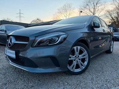 Gebraucht Mercedes A180 122 PS (89 kW) 2015 Grau Limousine