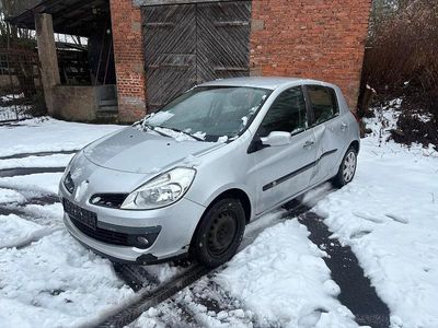 Silber Gebraucht 2006 Renault Clio III Kleinwagen | 1.290 €