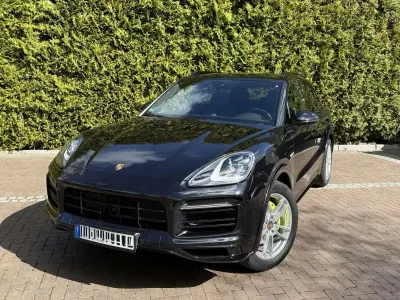 Gebraucht Porsche Cayenne E-Hybrid 462 PS (339 kW) 2020 Schwarz SUV