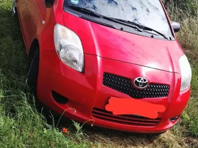 Gebraucht Toyota Yaris 69 PS (50 kW) 2007 Rot Kleinwagen