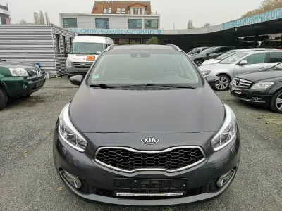 Gebraucht Kia Ceed Sportswagon 128 PS (94 kW) 2013 Grau Kombi