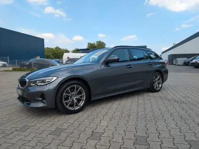 Gebraucht BMW 320 Sport Line 190 PS (139 kW) 2020 Grau Kombi