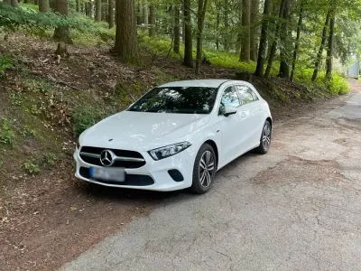 Gebraucht Mercedes A250 180 PS (132 kW) 2021 Weiß Kleinwagen
