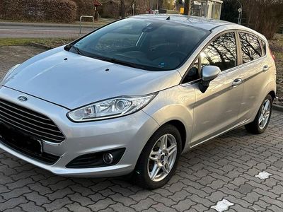 Gebraucht Ford Fiesta Titanium 125 PS (91 kW) 2013 Silber Kleinwagen