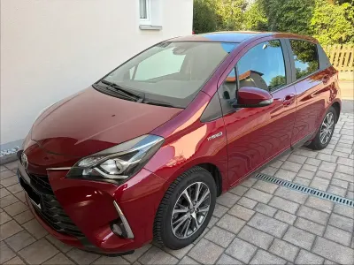 Gebraucht Toyota Yaris Hybrid Team 73 PS (53 kW) 2020 Rot Kleinwagen