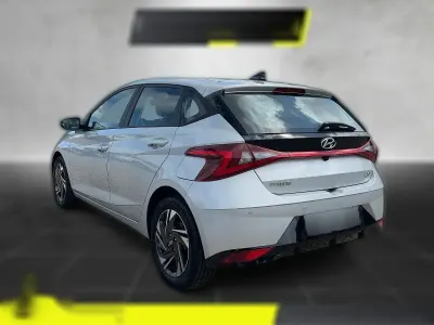 Gebraucht Hyundai i20 Trend 101 PS (74 kW) 2023 Silber metallic Kleinwagen