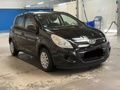 Gebraucht Hyundai i20 75 PS (55 kW) 2011 Schwarz Kleinwagen