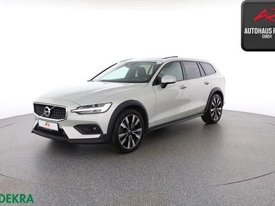 Gebraucht Volvo V60 CC Pro 190 PS (139 kW) 2020 Birch light Kombi
