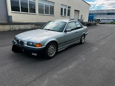 BMW 323
