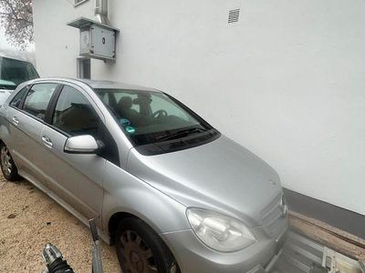 Gebraucht Mercedes B180 109 PS (80 kW) 2009 Silber Van / Kleinbus